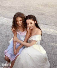 �Ȱ�����һϮ��ɫ��ɴȹ����Ů