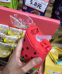 ������ֵ�ߵ����ϣ�ѩ��ˮ�������ù�����©ˮ����