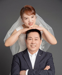 外婆当年看不上我爸,最后被真诚打动了,他们让我相信世上有真爱