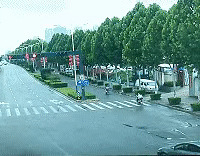 男子交通肇事后举止反常