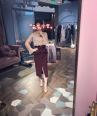 这个牌子的新款半裙真的美到我了!穿上太惊艳了,而且很显瘦