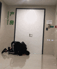 产房外更能见证爱情