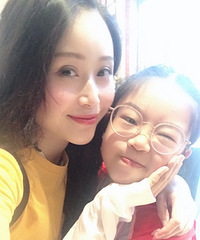 82��ľ�з����Ů�����������飬���赸��ʦһö