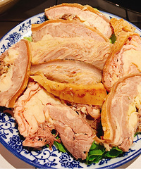 误打误撞发现一家火锅店,素菜1块,荤菜3块
