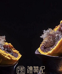 同事推荐了一款燕窝月饼,颜值很高,口感也不错