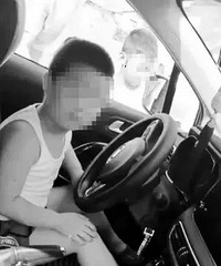 5����ͯ�ݳ�Я���Ұ��裡��ʻһ�����ײ������