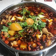 这家肥肠鸡现在很火?