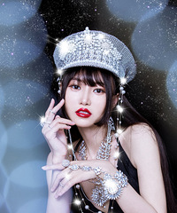 拍了两套造型,其实一套大家都说像白富美大小姐