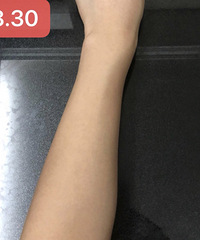 这款身体乳搭配美白精华,用了半个月白了一个度,不信来看