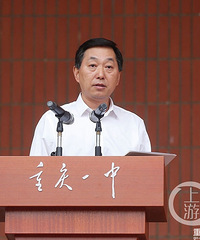 ����һ��У���ƺ�����ݵľ�ѵ����ѧ�����ԣ���һ���ɱ�