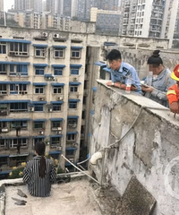 向朋友讨债被赶,民警劝下轻生女子