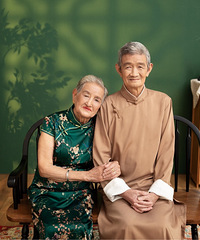 外公外婆都是“90后”了,结婚73年第一次化妆拍照,超级感动