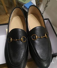 ��˫�ָ�Ь���ֵ̫�ˣ�Ƥ�ʺ�������һ�㶼��ĥ��