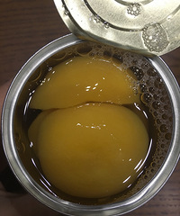 这款黄桃罐头还不错,日期新鲜,黄桃好吃,软硬适中...