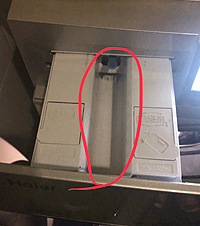来看我老汉的神操作,几件衣服他倒了一整瓶洗衣液