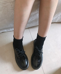 买的这双小皮鞋真的太满意了,上脚巴适
