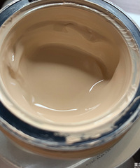 日常用的两款素颜霜,这款粉质更加细腻,上脸更自然