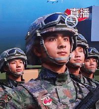 今天的国庆大阅兵把我看哭了,兵哥哥好帅,重庆彩车也太好看了吧