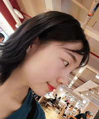 新染的蓝黑色很自然,还显白