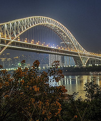 �����ǳ����߱���·��ҹ���˲��࣬��Ҳ��ͣ