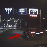 这辆奥迪A6L把我逼停