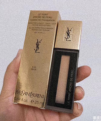 近期入手的彩妆单品,这款是腮红眼影一盘两用
