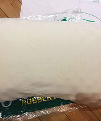 颈椎不好入了乳胶枕,每一个枕头都有二维码