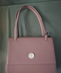 ��һ�����Լ۱ȵİ�������ɫ�����ᣬ����ͦ�����װ