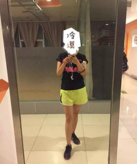 减重后想要塑型好困难,自从跟着教练训练后,肌肉线条明显好看了