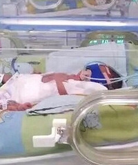 四胞胎父亲网络筹款,有人说早该减胎不值得同情,你们怎么看?