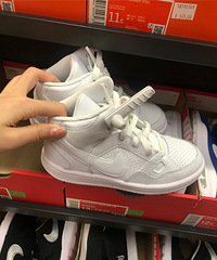 这家耐克折扣店确实很好逛!大人和娃儿的款都有,款式也不错