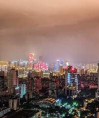 楼顶用手机拍山城夜景