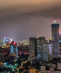 楼顶用手机拍山城夜景