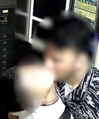 南航空少被指电梯内骚扰男同事??