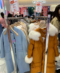 汤米诺女装特卖,全场1-3折!大衣、羽绒服款式都还不错