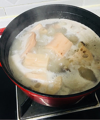 在网上买到了最喜欢吃的粉藕,配上家里的腊排骨,一口气就消灭了