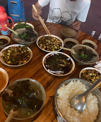 就喜欢这种不起眼的小店,蘸料简直是惊艳了我