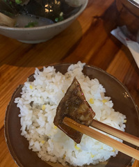 就喜欢这种不起眼的小店,蘸料简直是惊艳了我