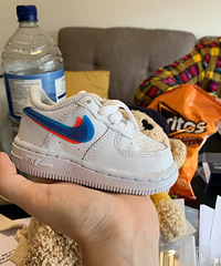 终于有理由买Nike的童鞋了,挂到包包上好乖