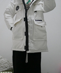 白色羽绒服留不留,陷入纠结?!