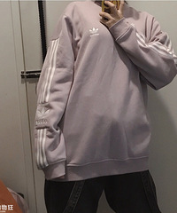 今年秋冬阿迪达斯也挺好看的,卫衣、运动鞋上身还不错