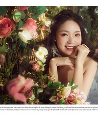 抓住青春的尾巴,拍了仙女风和贵妇风,“大头照”也经得起看