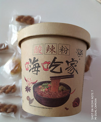 跟团买的酸辣粉,红糖麻花小酥饼质报