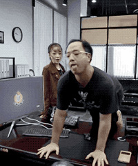 ÿ����Ӱ�󣬶�����ɦ��Ū�˵ĵ���