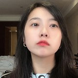 双眼皮自然得像天生的