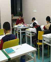 �޶�����Ӣ��������뱨��ѧ���鷨���о���Ϣʱ��ý���