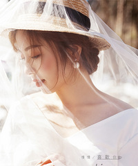婚纱照、跟拍、周年纪念照都找的一个摄影师,这次是去川西玩雪