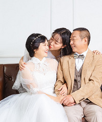 小时候妈妈负责做饭,爸爸负责我的学习,长大后才懂他们对我的爱