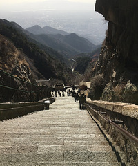 1.5小时爬上泰山,山顶竟然还有这样一条天街