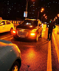 �Ⱥ��̵�ʱ��ͣ�𶼱�ײ��ȥ����һ���и���ȥ���Ʊ��